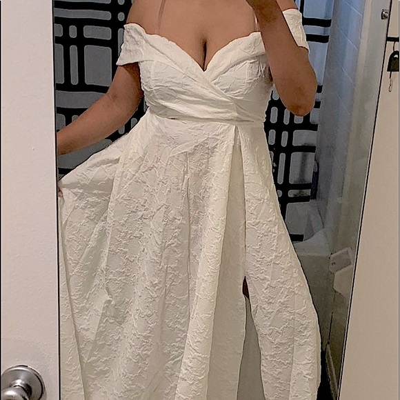 White Gorgeous Tea-Length Bridal dress - Picture 3 of 9